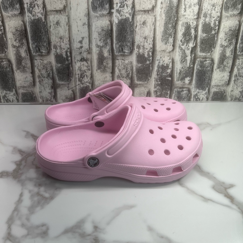 Crocs Classic Men's size 7/Women's 9 Pink Clog Sandals
